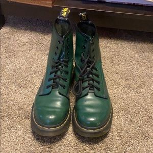 Doc Marten 8 - eye green boots
